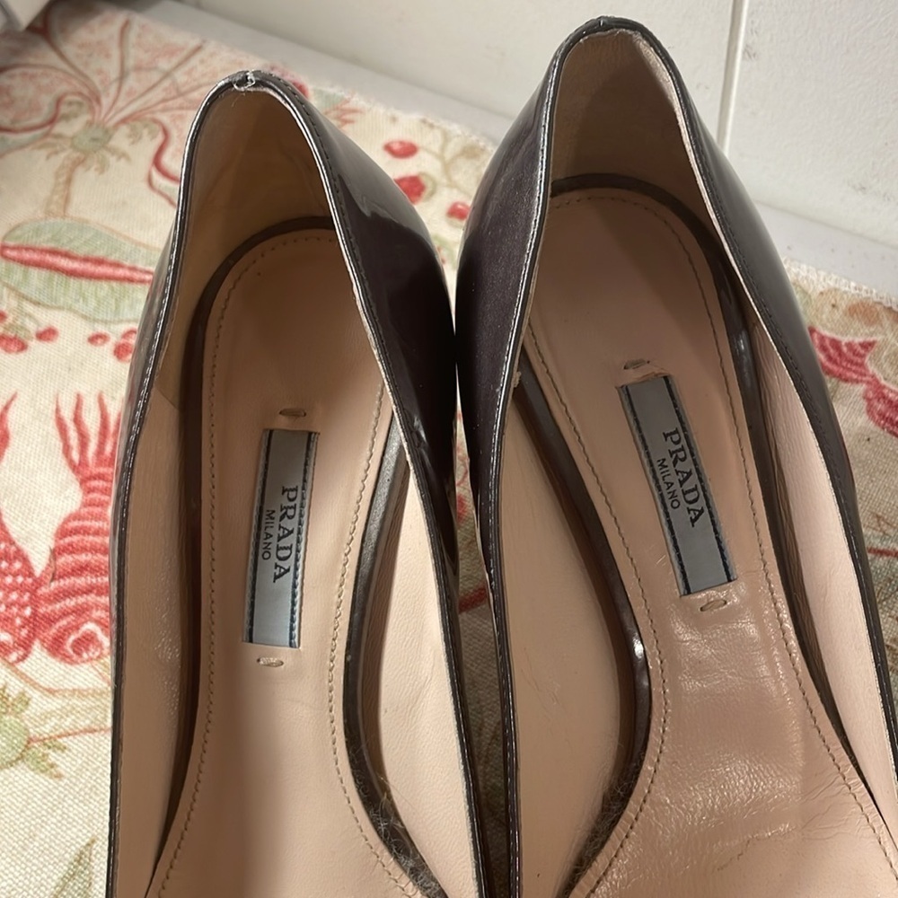 Prada Elegant Khaki Patent Leather Silver Women's Heels - Picture 3 of 10